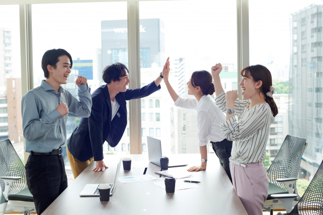 Z世代は何にお金を使ってる？　男性は投資、女性は美容、リアルなお金事情